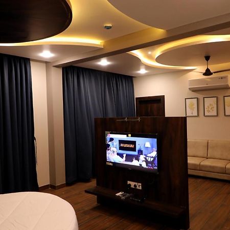 Hotel Nest ภุช ภายนอก รูปภาพ