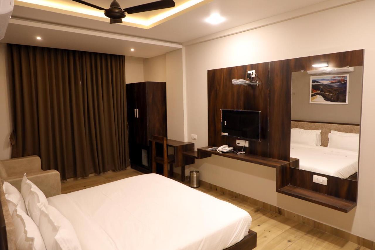 Hotel Nest ภุช ภายนอก รูปภาพ