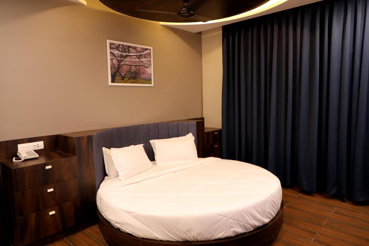Hotel Nest ภุช ภายนอก รูปภาพ