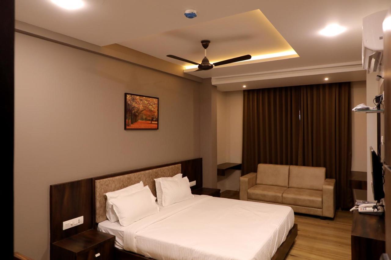 Hotel Nest ภุช ภายนอก รูปภาพ