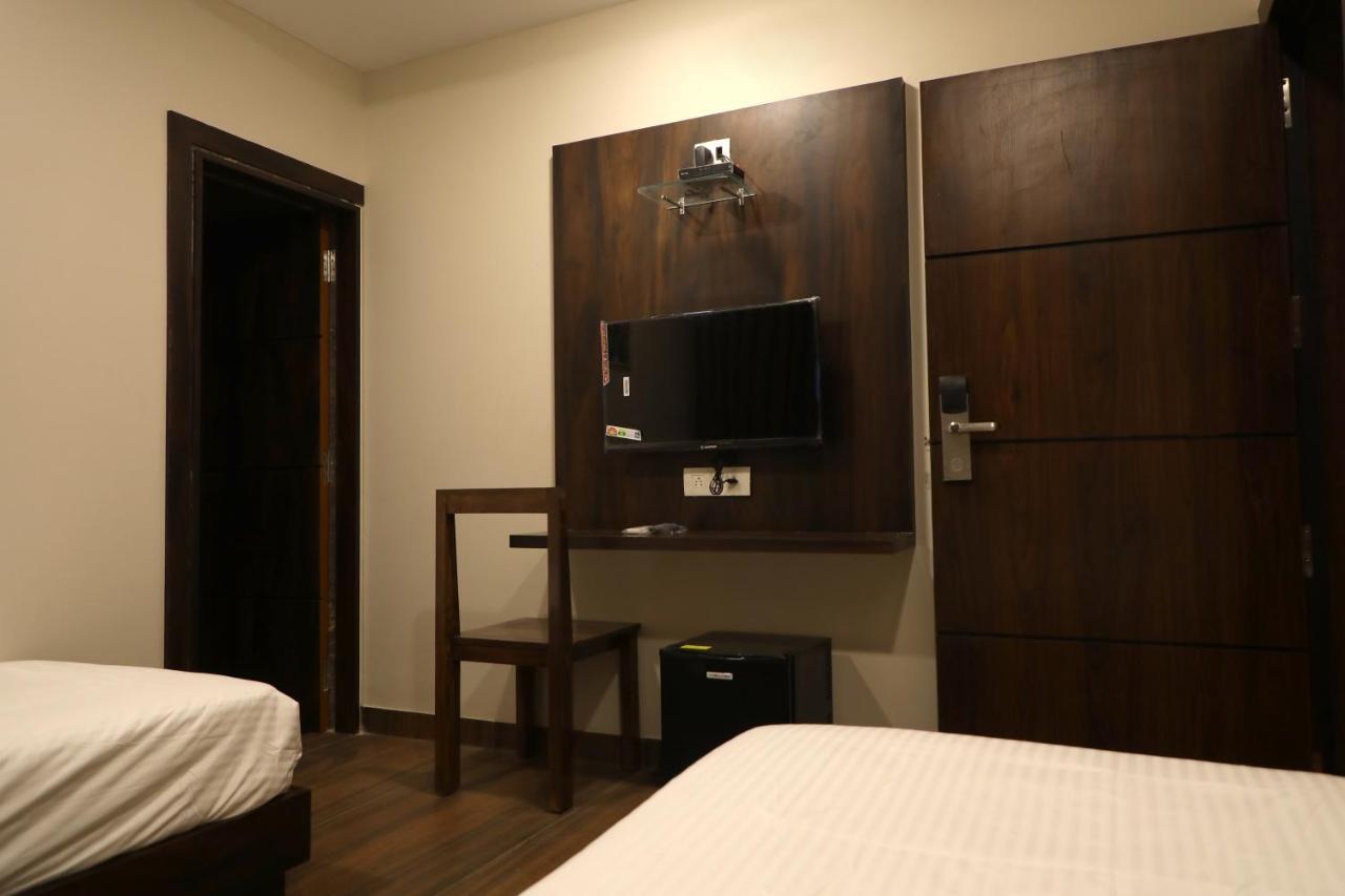 Hotel Nest ภุช ภายนอก รูปภาพ