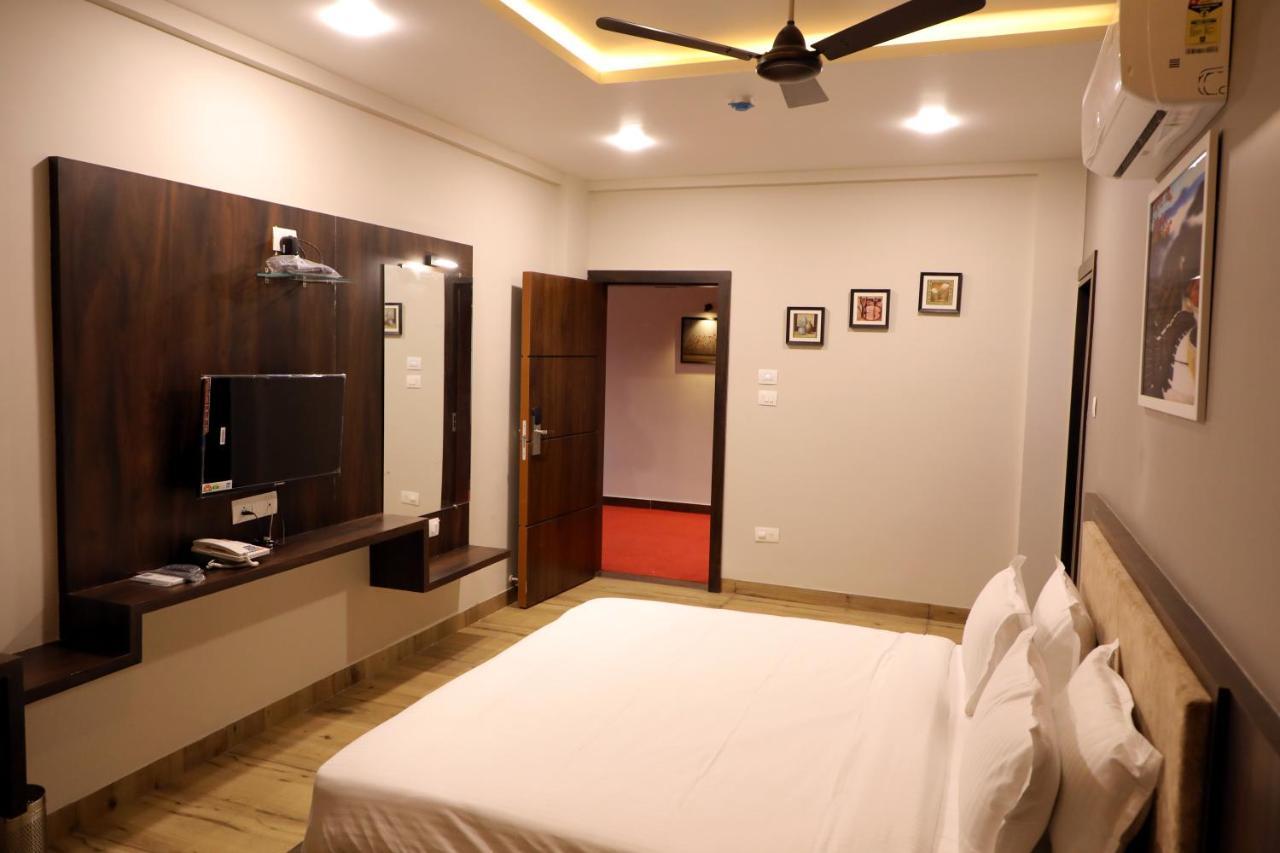 Hotel Nest ภุช ภายนอก รูปภาพ