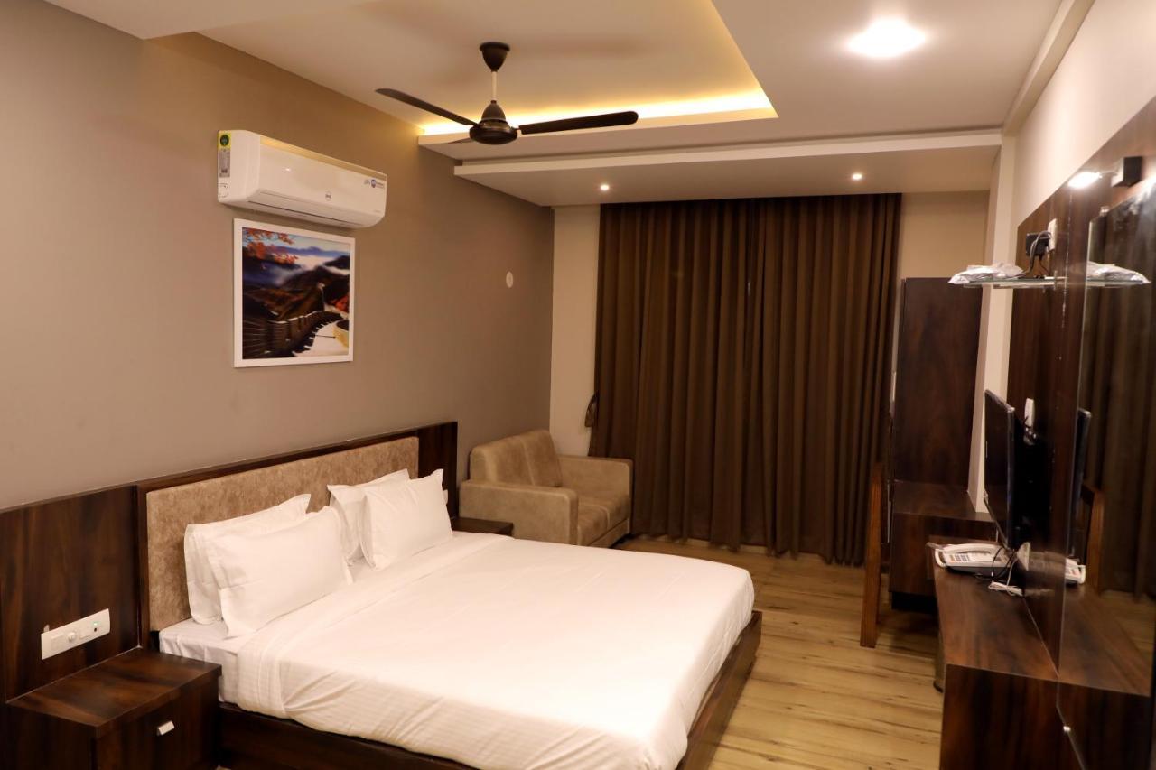 Hotel Nest ภุช ภายนอก รูปภาพ